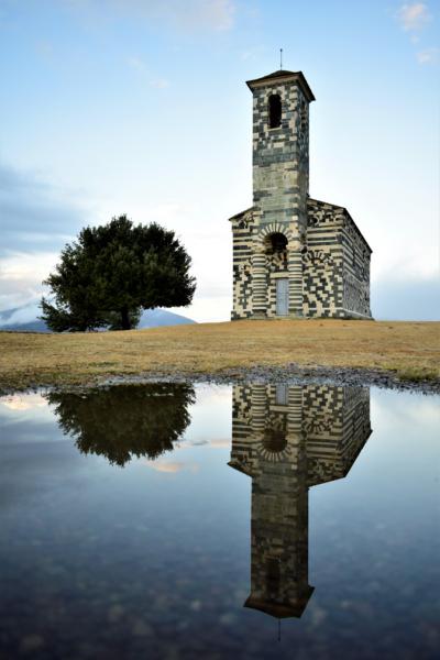 La photo du jour : le reflet de San Michele di Muratu