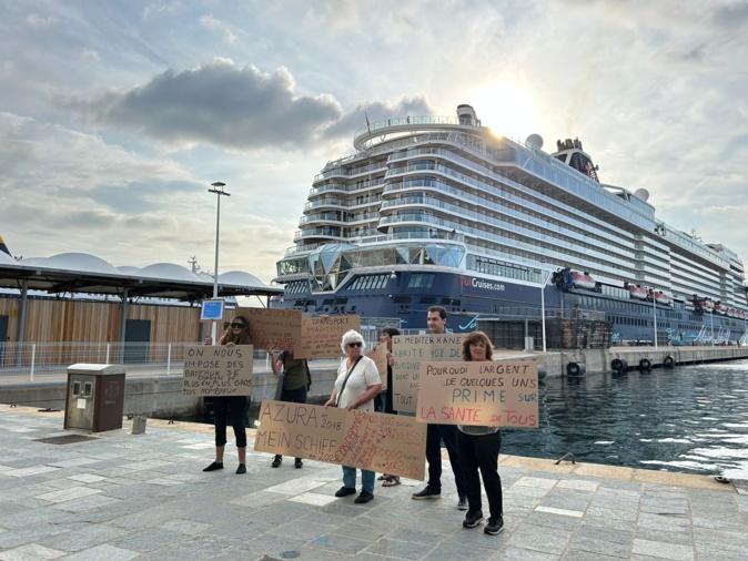 A Ajaccio, le collectif Stop Croisières dénonce la pollution des géants des mers