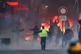 Violences : Macron promet fermeté et "transparence" sur le dispositif sécuritaire, nouvelles tensions à Paris et Lyon 
